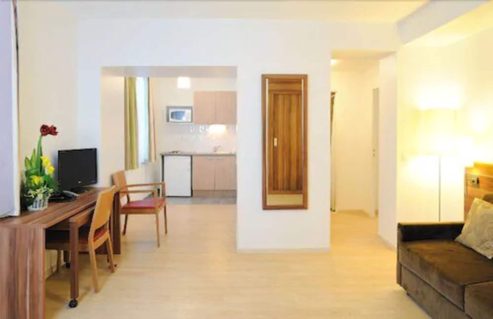 Residhome La Guyonnerie Appart hôtel Bures-sur-Yvette
